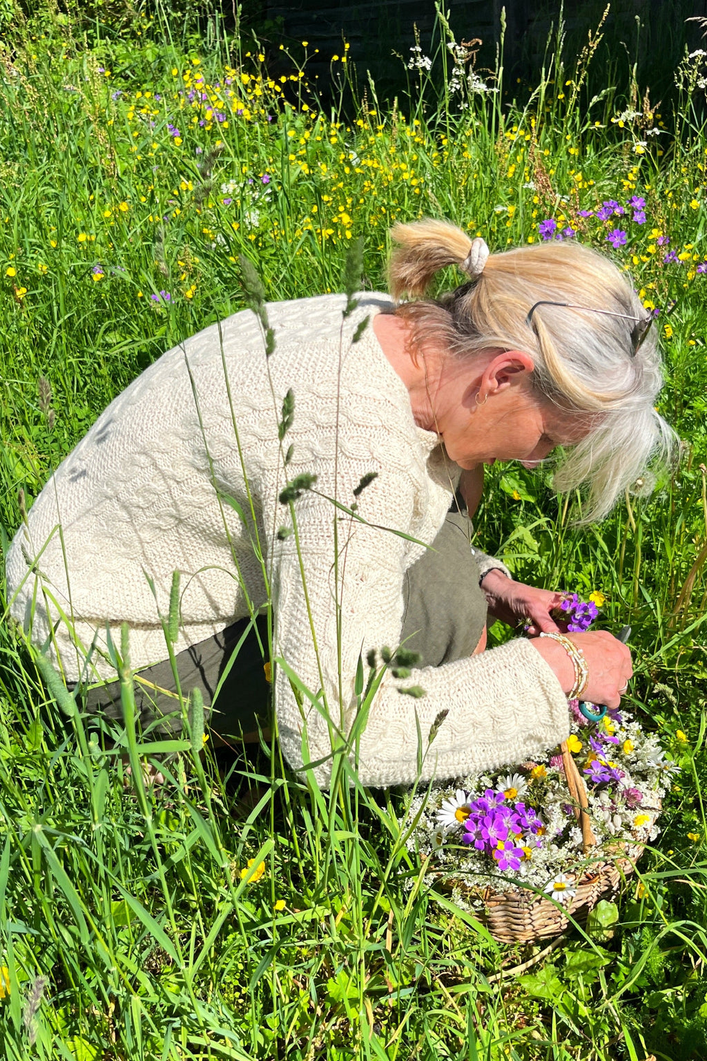 Strikkeoppskrift LUNT Brøttum flettegenser dame