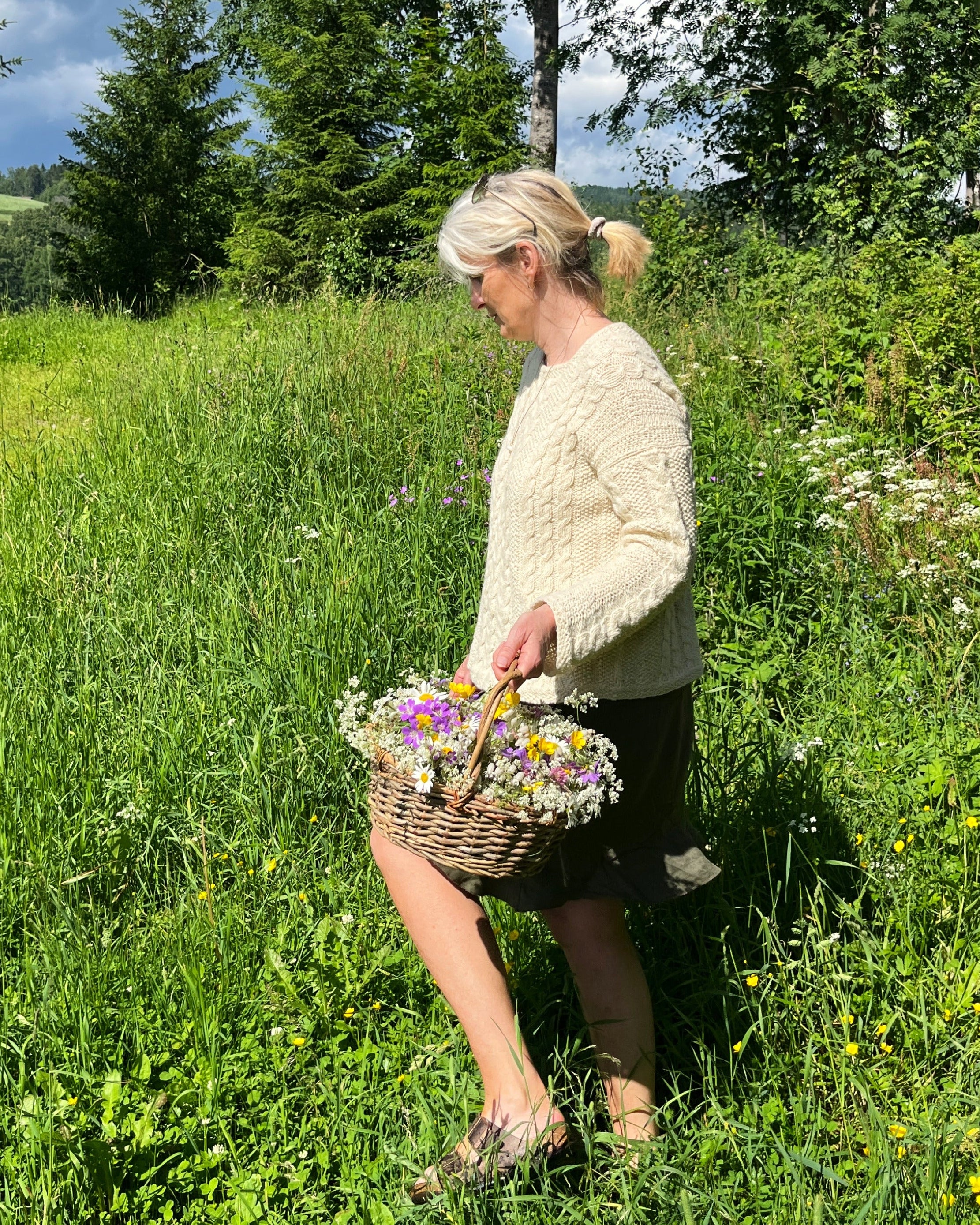 Strikkeoppskrift LUNT Brøttum flettegenser dame