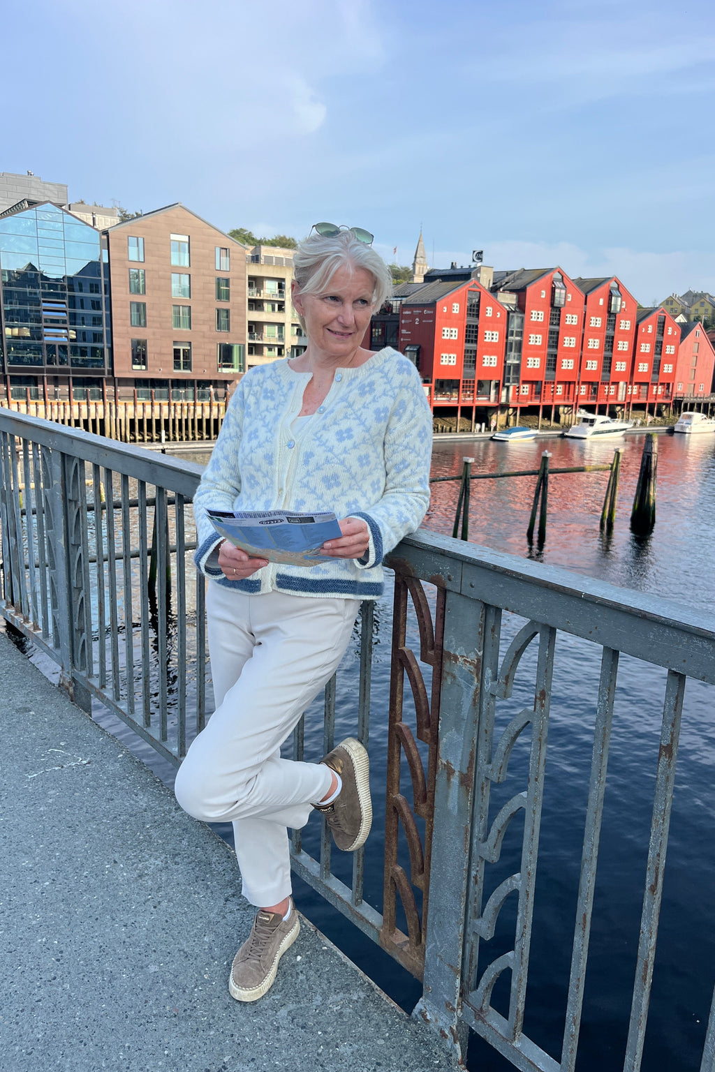 Strikkeoppskrift LUNT Trondheim ulljakke til dame strikket nedenfra og opp