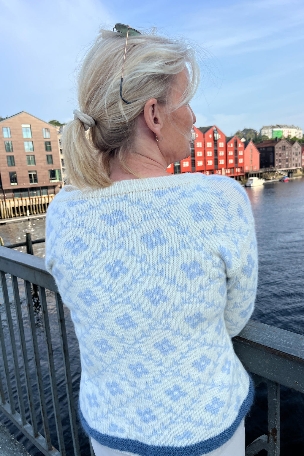 Strikkeoppskrift LUNT Trondheim ulljakke til dame strikket nedenfra og opp